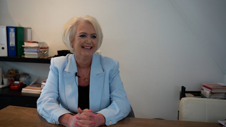 Spiritueel coach Siska Schotanus-Folkerts wil mensen “weer terugzetten in hun kracht”