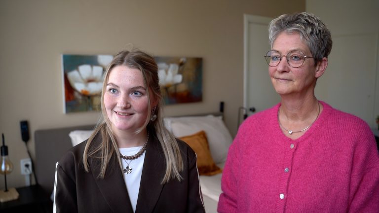 Eline Brouwer runt samen met haar moeder Botsje Miedema de B&B in Balk.