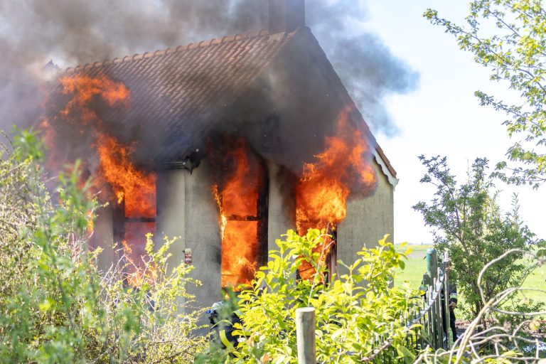 Grote brand Terkaple: Woning compleet verwoest
