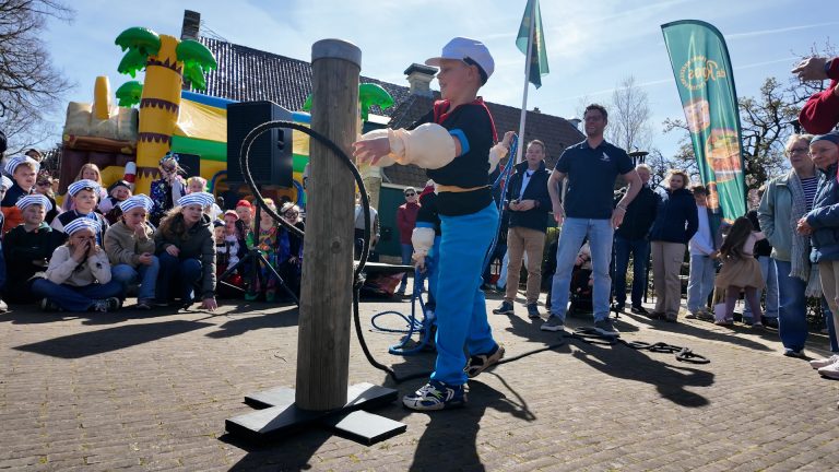 Drukke en gezellige opening van het watersportseizoen in Terherne