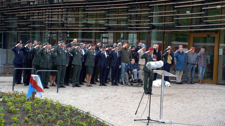“Hûndert prosint”: veteranen voelen zich gezien tijdens lokale veteranendag
