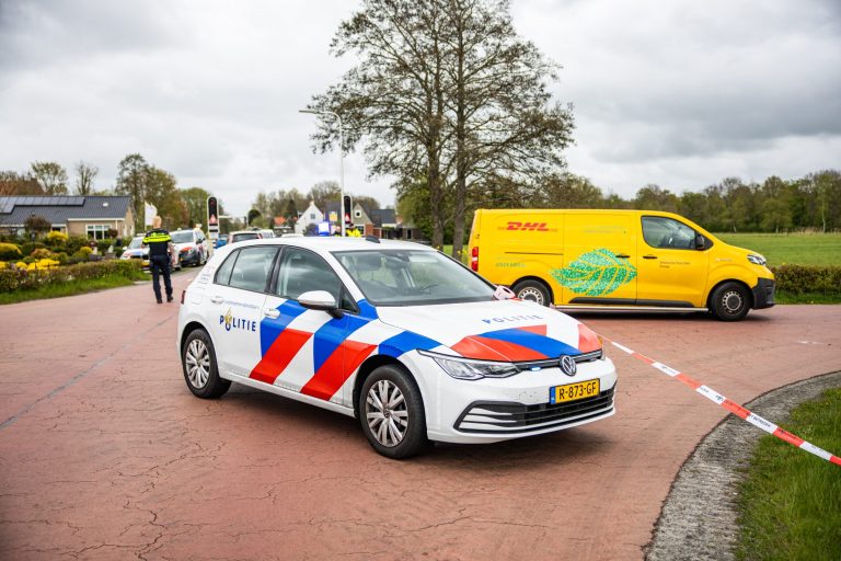 Aanrijding met bestelbus in Rottum: Fietser ernstig gewond