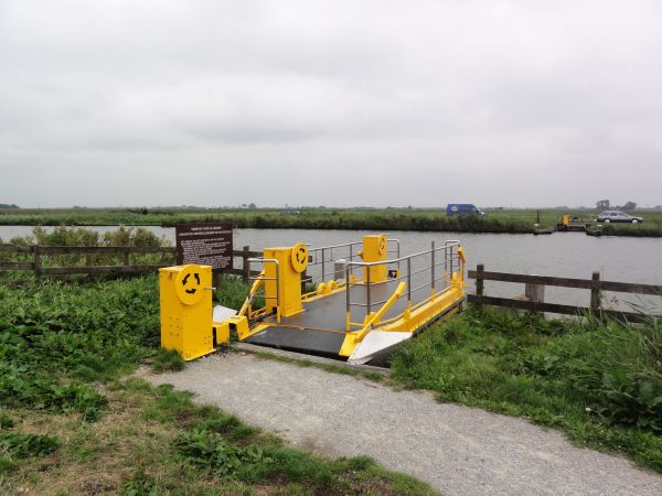 Het pontje bij Rotstergaast voldoet nog niet aan alle veiligheidseisen.
