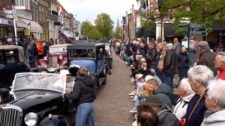 Honderden oldtimers trekken door Workum: “Suikerbrood is zo op”