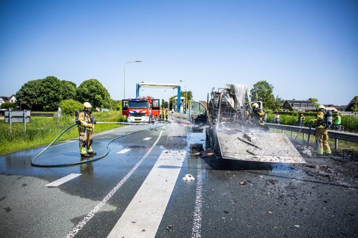 Bakwagen uitgebrand
