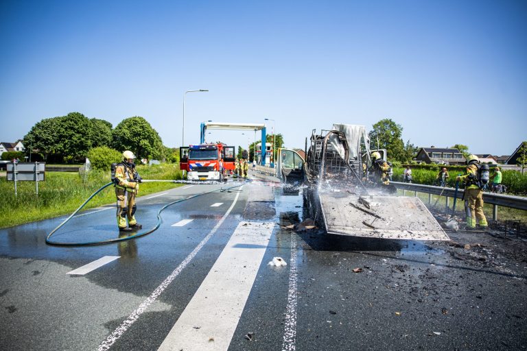 Bakwagen uitgebrand
