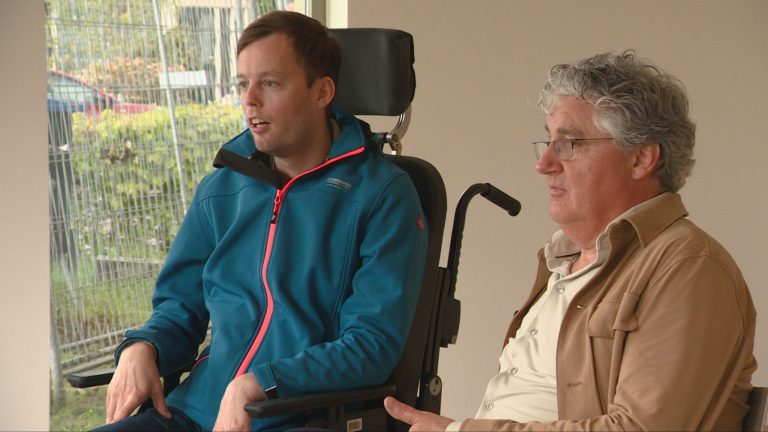 Albert krijgt eindelijk woonruimte met begeleiding in eigen dorp: “Doorzetten betaalt zich uit”