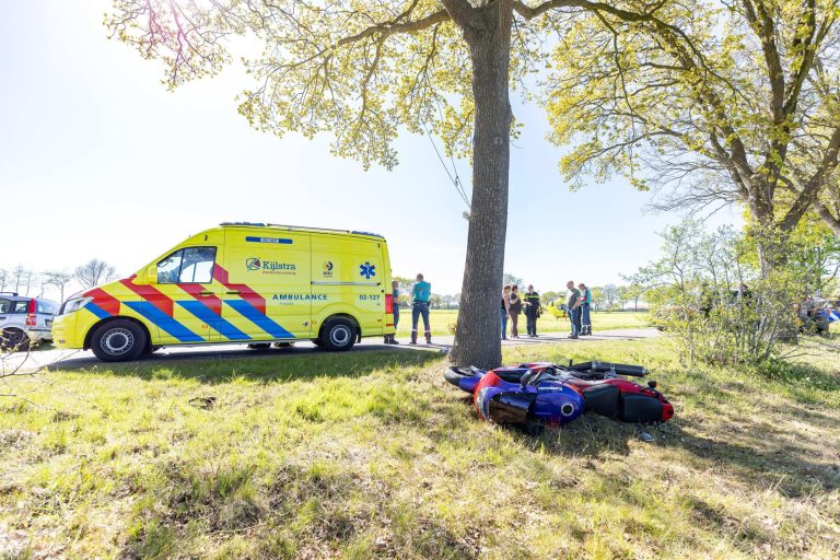 Motorrijder ernstig gewond bij eenzijdig ongeval in Rotstergaast