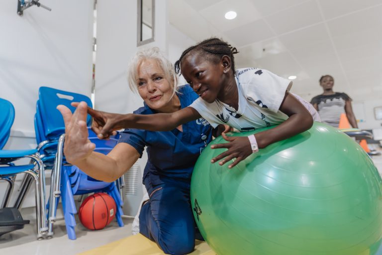 Sandra Huisman werkt voor Mercy Ships in Sierra Leone: “Het is levensveranderend”