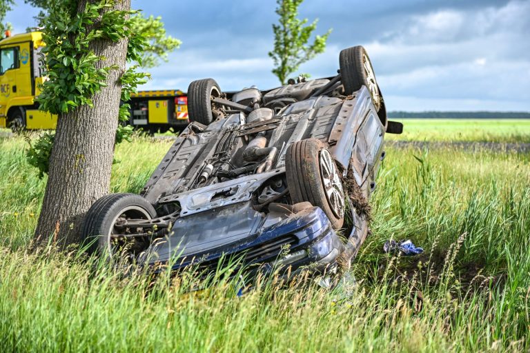 Auto over de kop