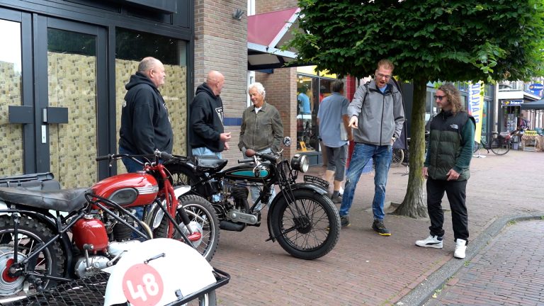 VIDEO: Vroemmm Joure trekt menig oldtimerliefhebber naar de Midstraat