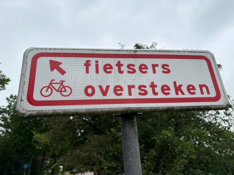 Verkeerscommissie Oudehaske kritisch op plan voor verplaatsing fietsoversteken
