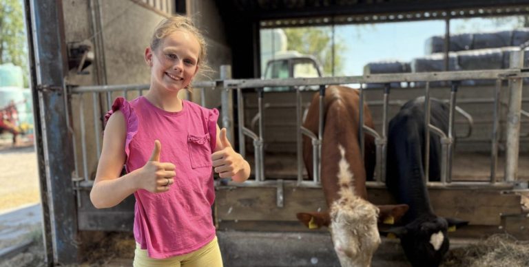 Boerin Sanne (11) uit Vegelinsoord gaat viraal op social media: “Vind ik heel mooi”