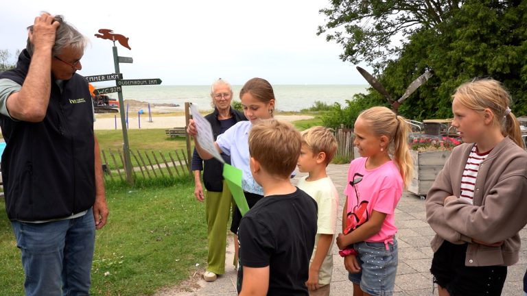Onthulling quizbordjes Blotevoetenpad Gaasterland