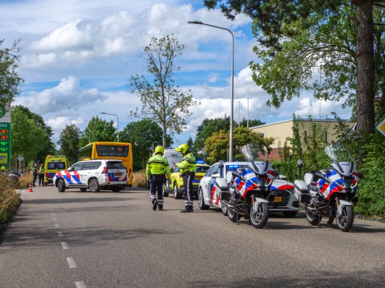 Fietser ernstig gewond na botsing met lijnbus in Joure