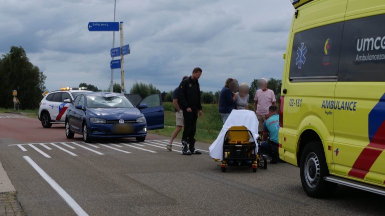 Fietser zwaargewond bij aanrijding in Snikzwaag