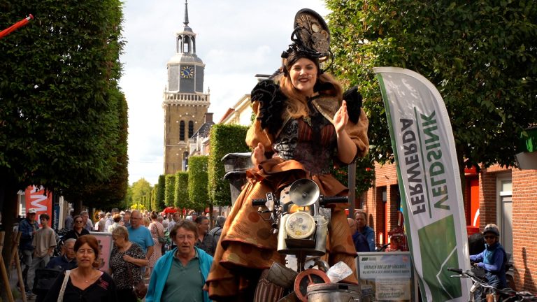Internationaal bezoek op Joure Swingt: “De Friese taal is raar, maar heel interessant”