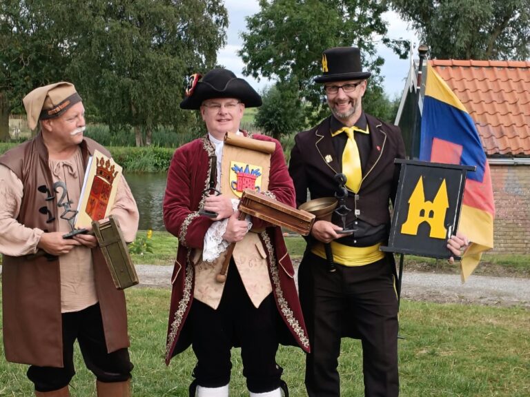 Stadsomroeper Van der Land wint concours in Sloten