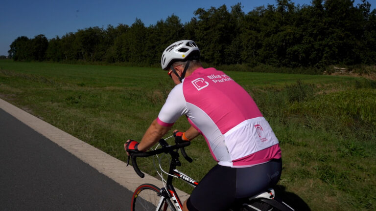Elfstedentocht met een missie: Ronald fietst voor Parkinson