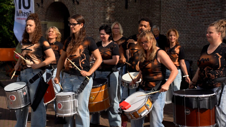 “Tranen in de ogen”: UIT-festival Lemmer geopend onder de Lemster toer