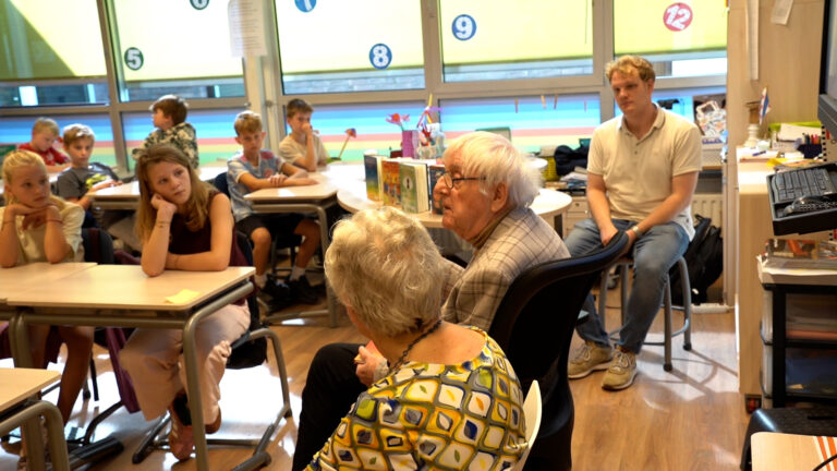 Dolf Verroen vertelt op It Haskerfjild over Friese vertaling van zijn boek over slavernij