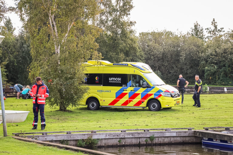 Persoon uit water gehaald bij jachthaven Oldeouwer