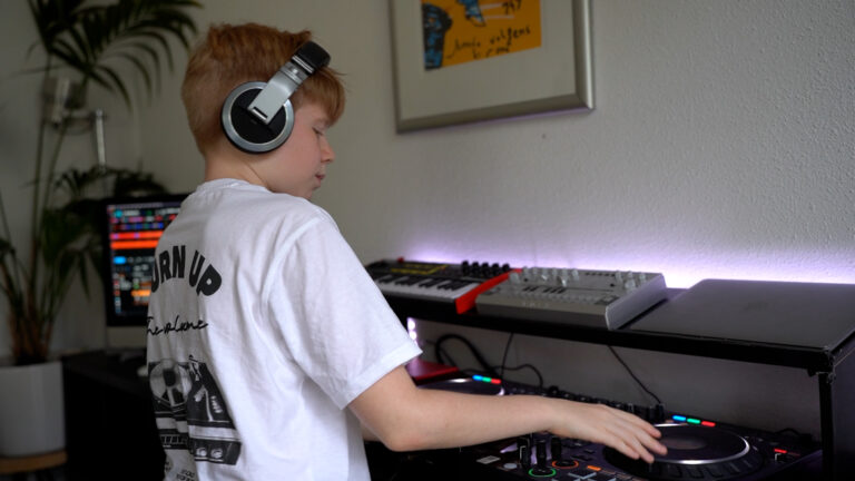 Talentvolle DJ M1LD (12) uit Heerenveen droomt van Tomorrowland