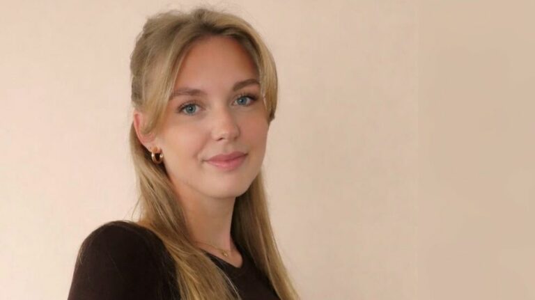 Kim (31) schreef een boek over zwarte bladzijde van familie: “Niemand sprak over de moord in Bantega”