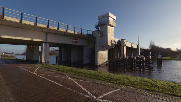 Geld voor nieuwe brug neemt zorgen in Uitwellingerga niet weg