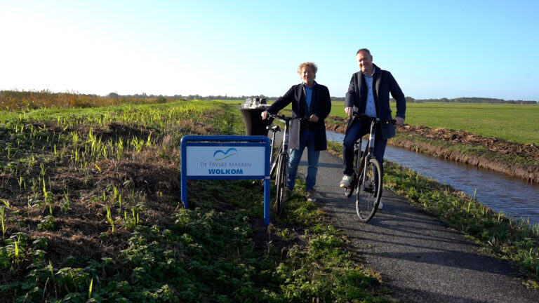 De Fryske Marren plaatst welkomstborden bij gemeentegrenzen: “Tradysje yn eare hersteld”